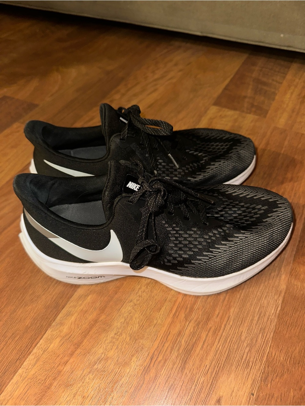 Nike Men's Black and White Running Sneakers